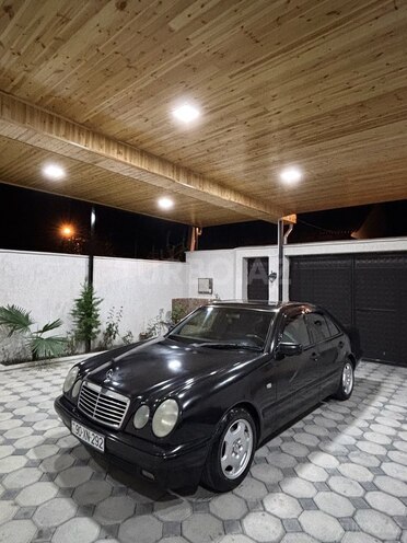 Mercedes E 200 1999, 518,200 km - 2.0 l - Zaqatala