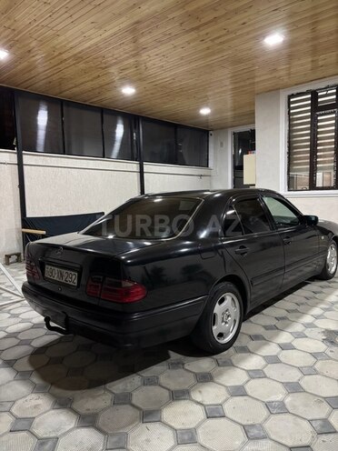 Mercedes E 200 1999, 518,200 km - 2.0 l - Zaqatala