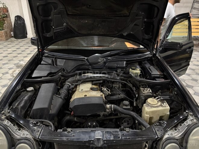 Mercedes E 200 1999, 518,200 km - 2.0 l - Zaqatala