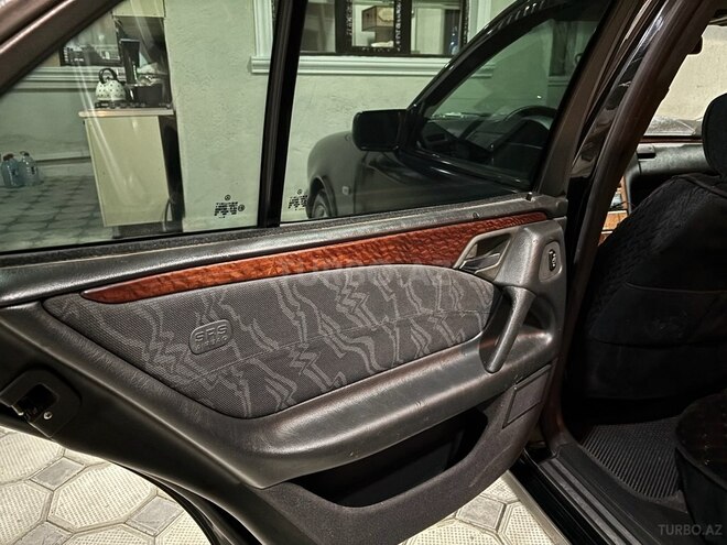 Mercedes E 200 1999, 518,200 km - 2.0 l - Zaqatala