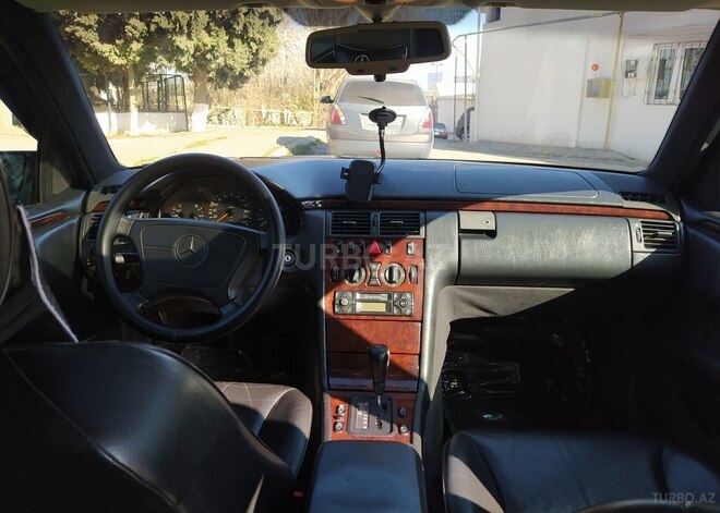 Mercedes E 230 1996, 168,000 km - 2.3 l - Bakı