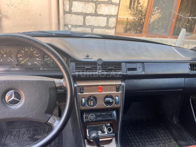 Mercedes 250 D 1987, 320,000 km - 2.5 l - Qazax