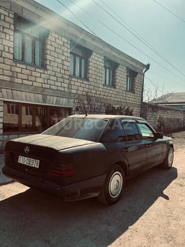 Mercedes 250 D 1987, 320,000 km - 2.5 l - Qazax