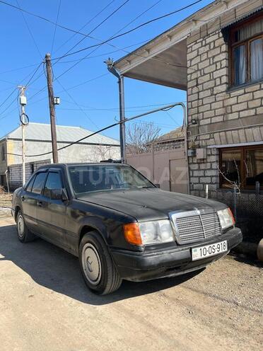 Mercedes 250 D 1987, 320,000 km - 2.5 l - Qazax