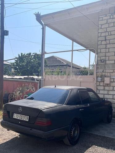 Mercedes 250 D 1987, 320,000 km - 2.5 l - Qazax