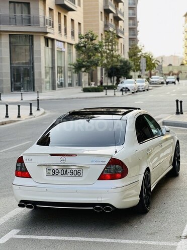 Mercedes E 320 2004, 273,000 km - 3.2 l - Bakı