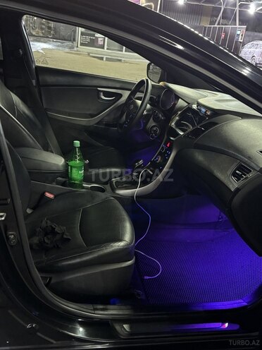 Hyundai Elantra 2015, 140,000 km - 1.8 л - Bakı