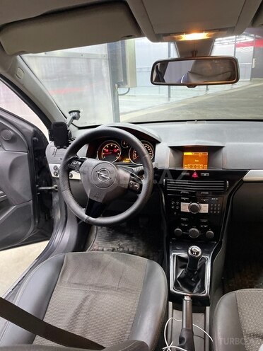 Opel Astra 2009, 243,000 km - 1.6 l - Bakı
