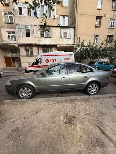 Volkswagen Passat 2004, 333,000 km - 1.8 l - Bakı
