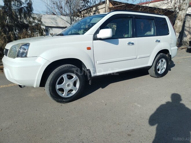 Nissan X-Trail 2001, 300,000 km - 2.0 l - Saatlı