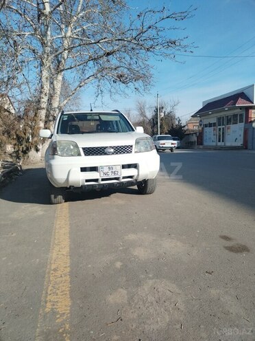 Nissan X-Trail 2001, 300,000 km - 2.0 l - Saatlı