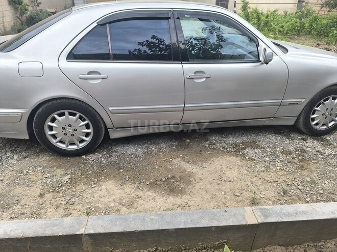 Mercedes E 240 2000, 412,500 km - 2.6 l - Bakı