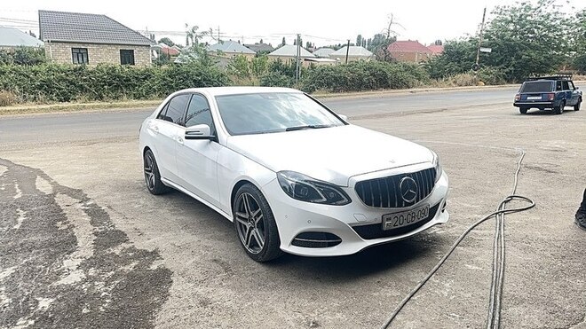 Mercedes E 200 2015, 202,000 km - 2.0 л - Tovuz