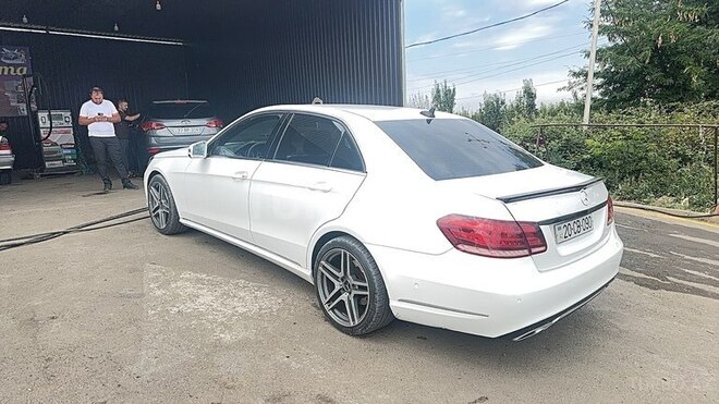 Mercedes E 200 2015, 202,000 km - 2.0 л - Tovuz