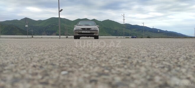 Opel Vectra 1996, 365,000 km - 1.8 l - Qusar