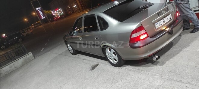 Opel Vectra 1996, 365,000 km - 1.8 l - Qusar