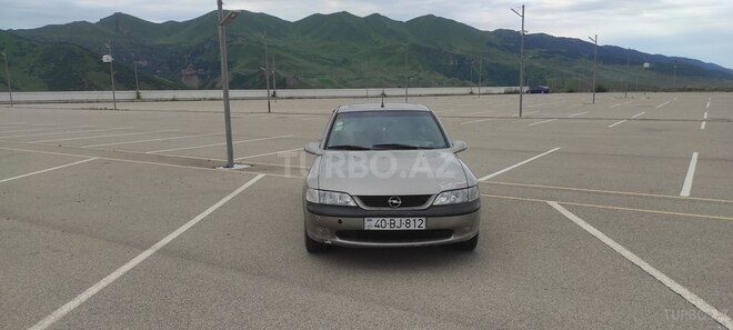 Opel Vectra 1996, 365,000 km - 1.8 l - Qusar