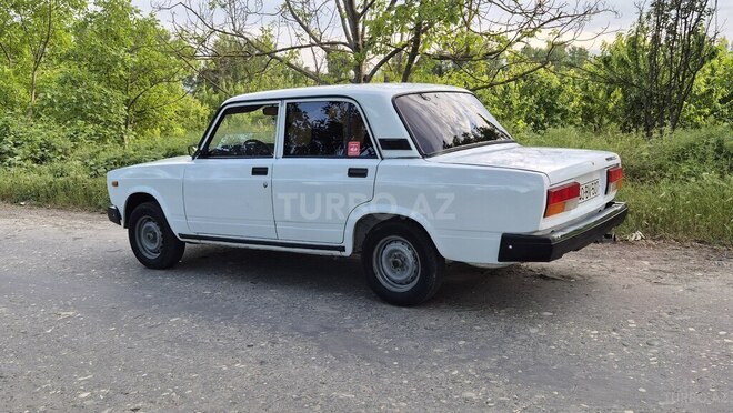 LADA (VAZ) 2107 2005, 85,000 km - 1.6 л - Quba