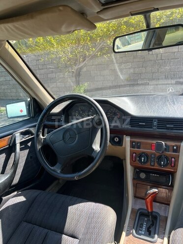 Mercedes E 220 1995, 480,000 km - 2.2 l - Bakı