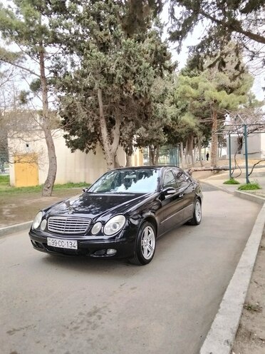Mercedes E 220 2002, 495,000 km - 2.2 l - Bakı