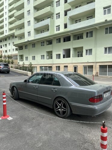 Mercedes E 320 2001, 446,588 km - 3.2 l - Bakı