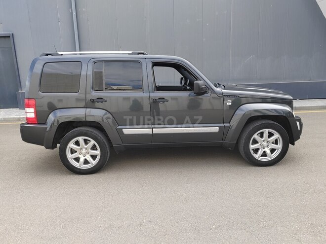 Jeep Cherokee 2011, 310,000 km - 2.8 l - Tovuz