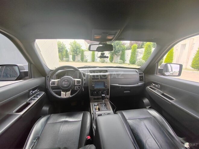 Jeep Cherokee 2011, 310,000 km - 2.8 l - Tovuz