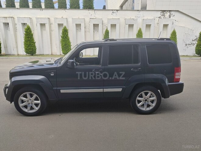 Jeep Cherokee 2011, 310,000 km - 2.8 l - Tovuz