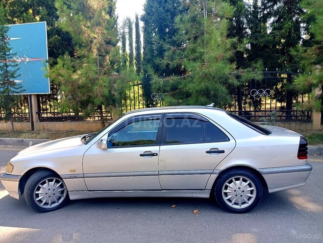 Mercedes C 220 2000, 100,000 km - 2.2 л - Mingəçevir
