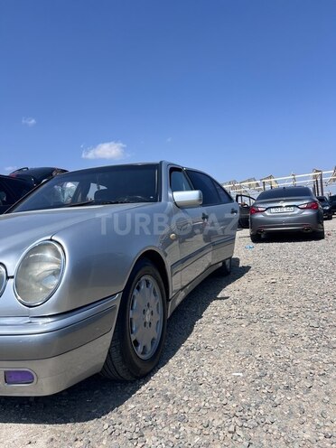 Mercedes E 240 1998, 385,000 km - 2.4 l - Bərdə