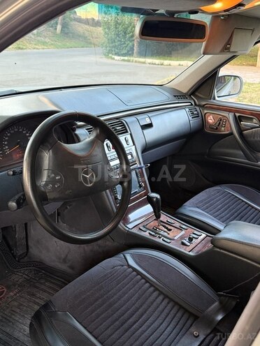 Mercedes E 240 2000, 315,000 km - 2.6 l - Bərdə