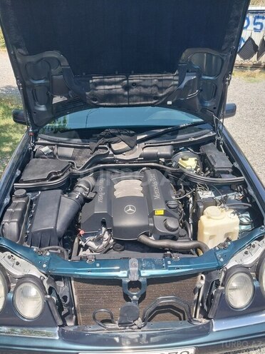 Mercedes E 240 1999, 331,000 km - 2.4 л - Bakı