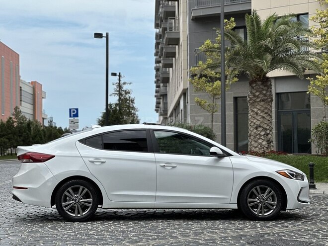 Hyundai Elantra 2018, 145,292 km - 2.0 л - Bakı
