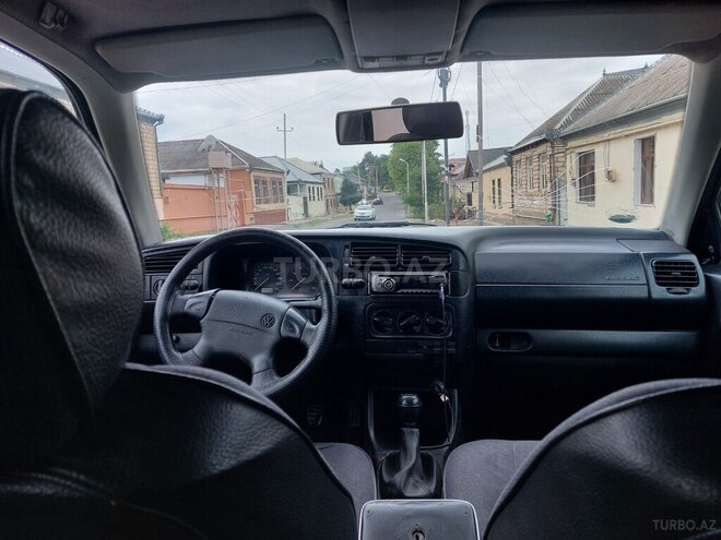 Volkswagen Golf 1996, 167,000 km - 1.8 l - Qazax