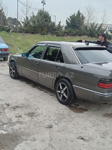 Mercedes E 220 1993, 145,000 km - 2.2 l - Sumqayıt