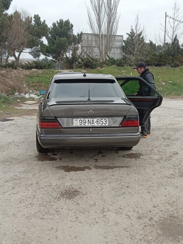 Mercedes E 220 1993, 145,000 km - 2.2 l - Sumqayıt
