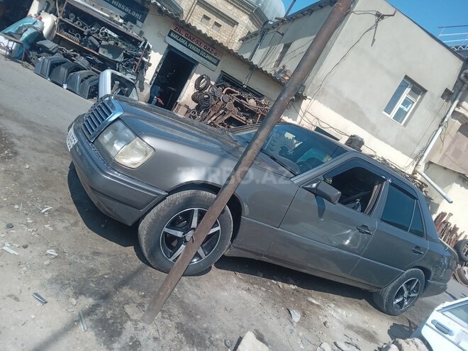 Mercedes E 220 1993, 145,000 km - 2.2 l - Sumqayıt