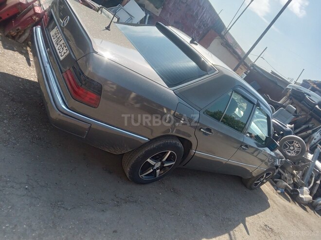 Mercedes E 220 1993, 145,000 km - 2.2 l - Sumqayıt