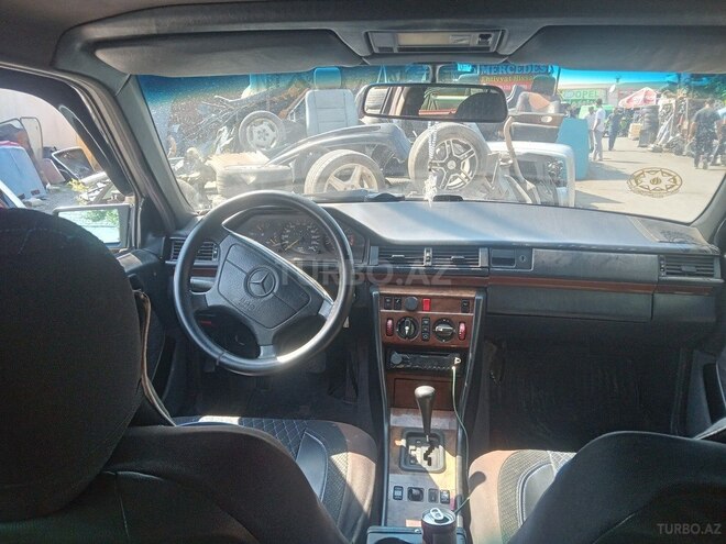 Mercedes E 220 1993, 145,000 km - 2.2 l - Sumqayıt