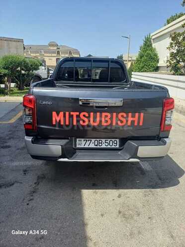 Mitsubishi L200 2021, 105,000 km - 2.4 л - Bakı