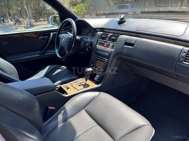 Mercedes E 320 2000, 49,000 km - 3.2 l - Sumqayıt
