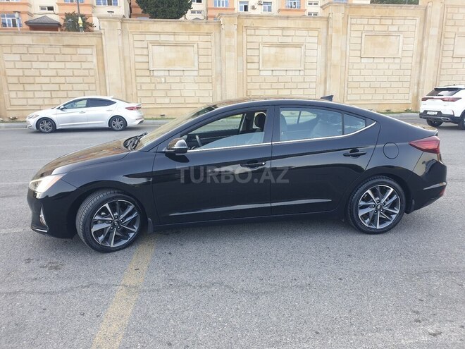 Hyundai Elantra-2