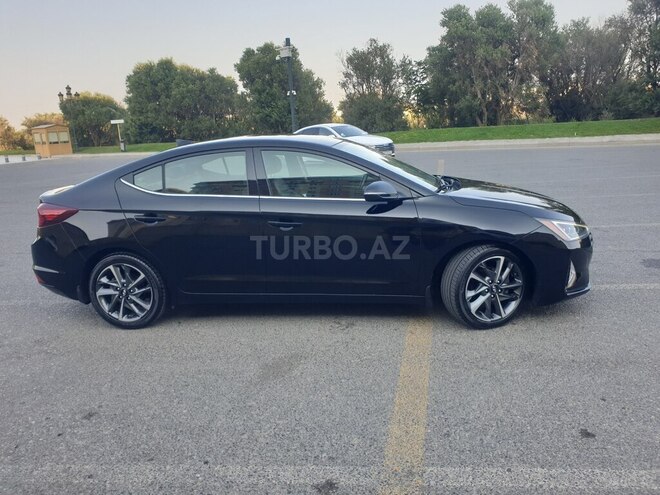 Hyundai Elantra-4