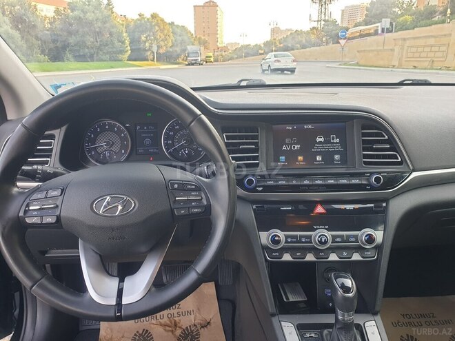 Hyundai Elantra-11