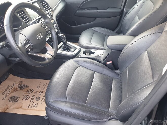 Hyundai Elantra-14