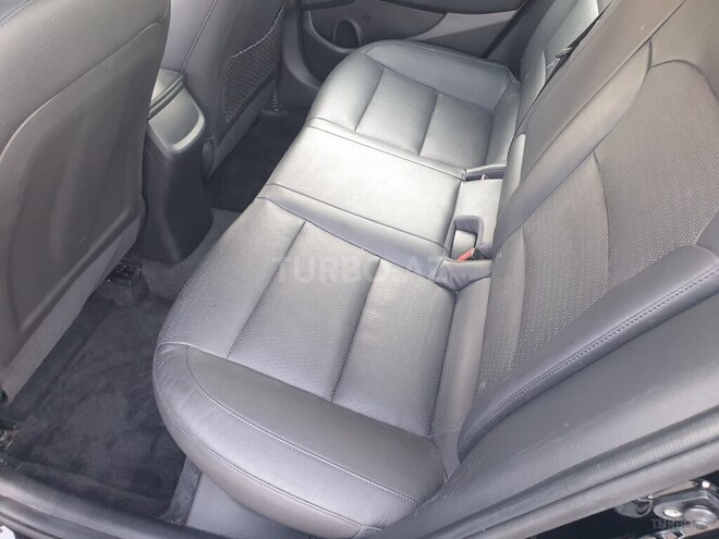 Hyundai Elantra-13