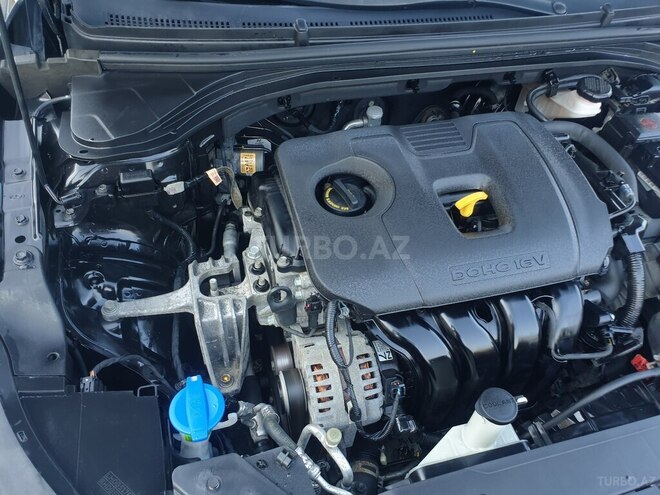 Hyundai Elantra-16