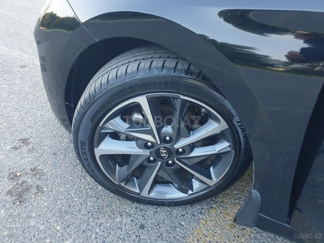 Hyundai Elantra-18