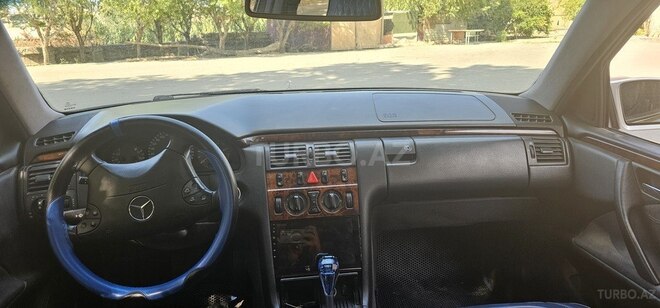 Mercedes E 270 2001, 385,000 km - 2.7 l - Bakı