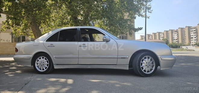 Mercedes E 270 2001, 385,000 km - 2.7 l - Bakı